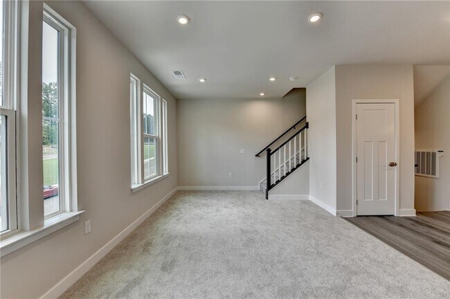 Building Photo - 953 Woods Chapel Rd