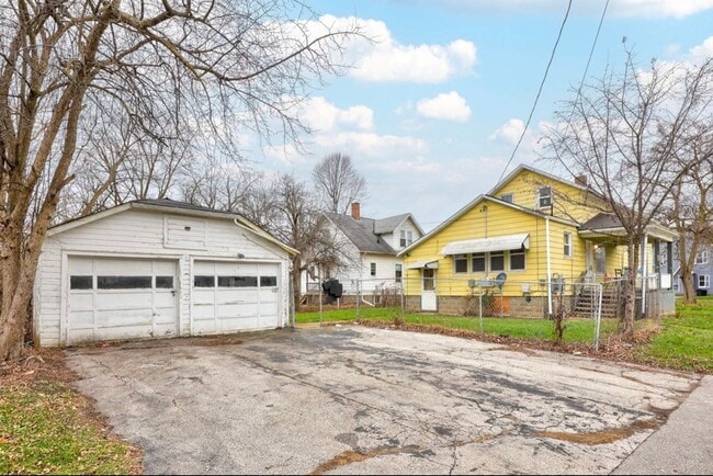 Building Photo - 926 N Porter St