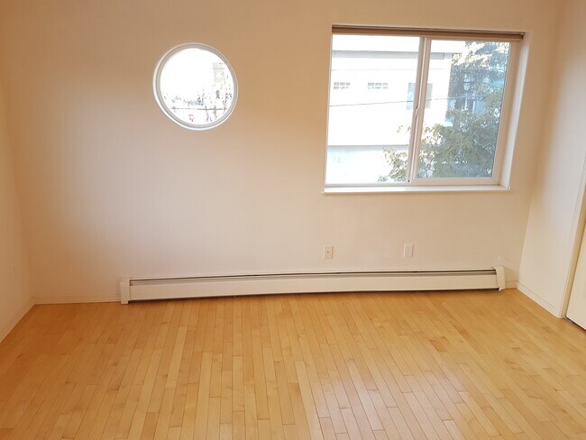 Building Photo - 1311 W 7th Ave
