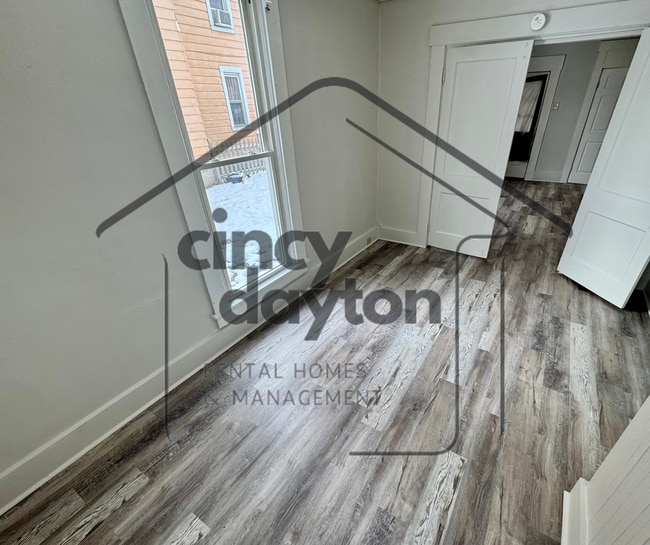 Building Photo - 110 N River St