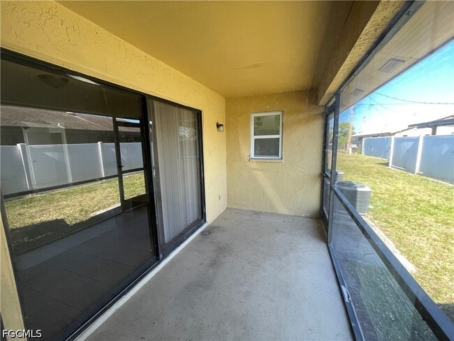 Building Photo - 2305 SE 6th Ln