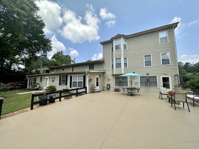 Building Photo - 20 Coffey Ln