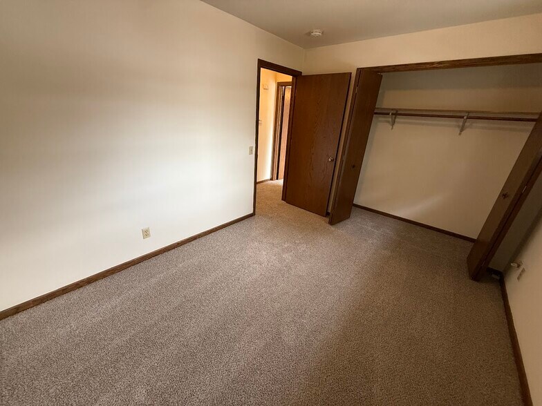Building Photo - 2613 Smithfield Dr