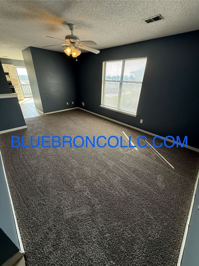 Building Photo - Cute 2 bedroom 1 bathroom home with a 1 ca...