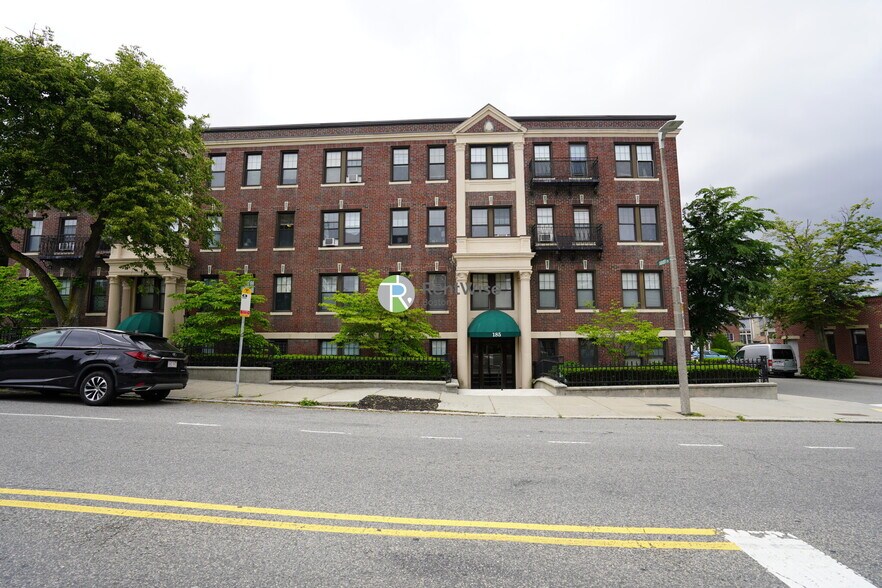 Building Photo - 189 Chestnut Hill Ave