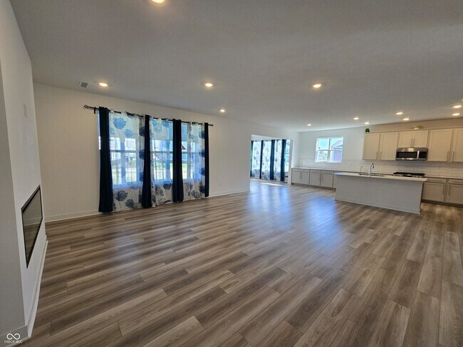 Building Photo - 5128 Summerton St