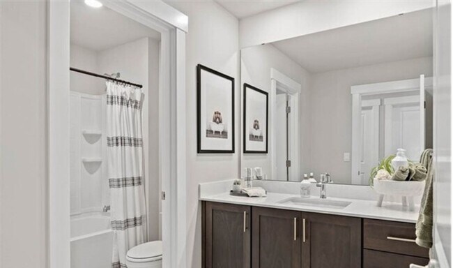 Building Photo - Air-conditioned Beautiful 4 Bed+ Bonus in Northshore School District – Bothell!