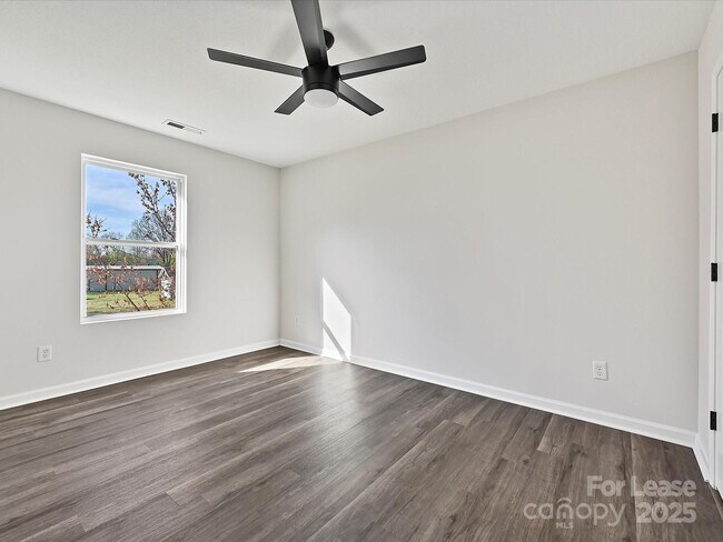 Building Photo - 3201 Decapolis Dr