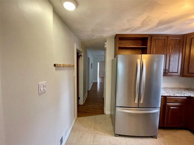 Building Photo - 206 E Edwards St