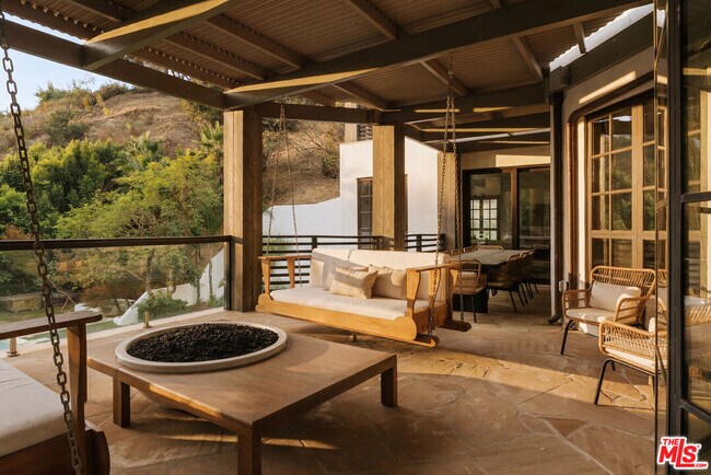 Building Photo - 1105 Rivas Canyon Rd