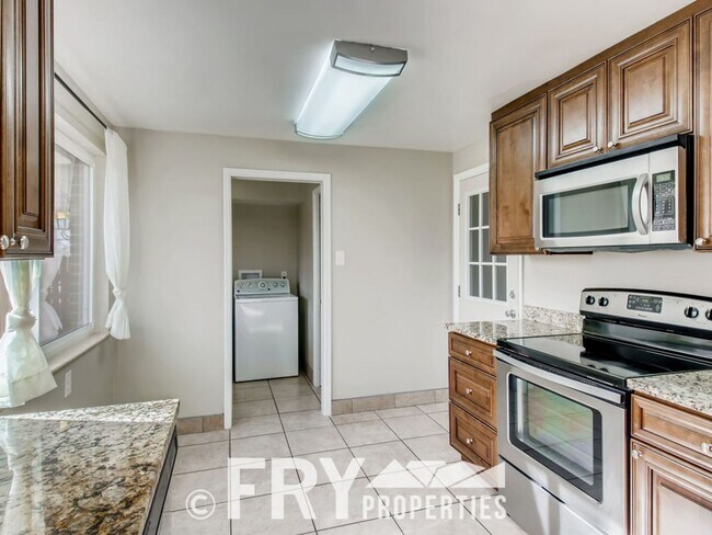 Building Photo - Beautifully remodeled 3-bedroom, 2.5-bath duplex in Wheat Ridge