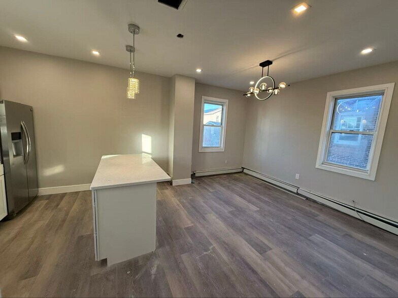 Building Photo - 1700 77th St