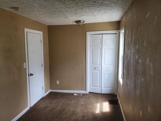Building Photo - 1 Bedroom Home In Pontiac