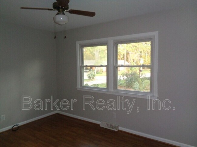 Building Photo - 309 White Oak Dr