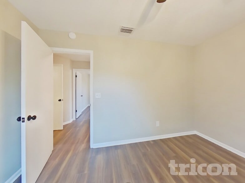 Building Photo - 7580 Falcon Trace Dr W