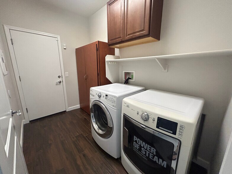Building Photo - 10765 W Avenida del Rey