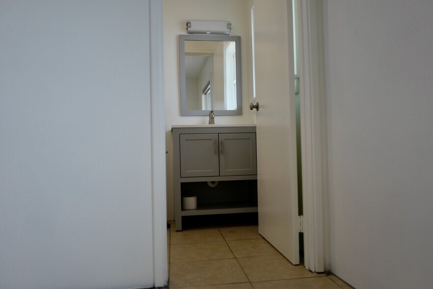 Building Photo - 1928 Waimano Home Rd