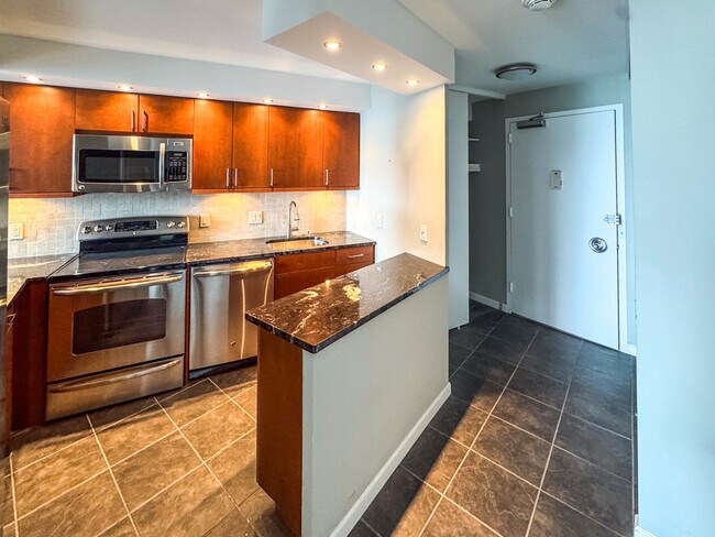 Building Photo - 300 N State St