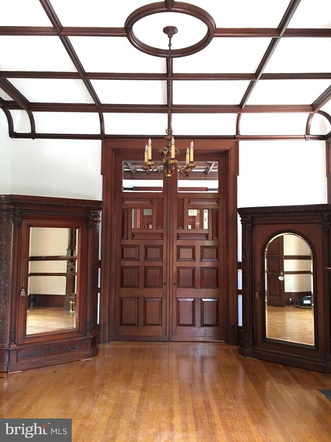 Building Photo - 2101 Spruce St