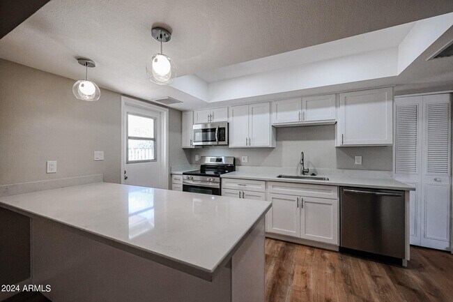 Building Photo - 3510 S Juniper St