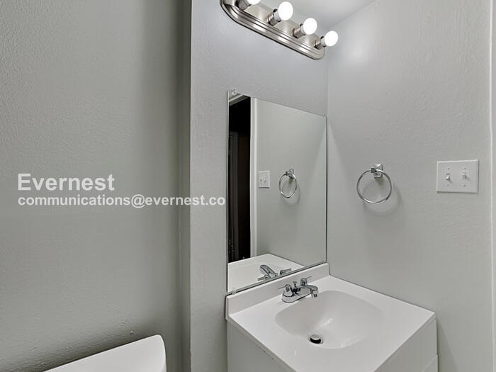 Building Photo - 5242 Grace Point Ln