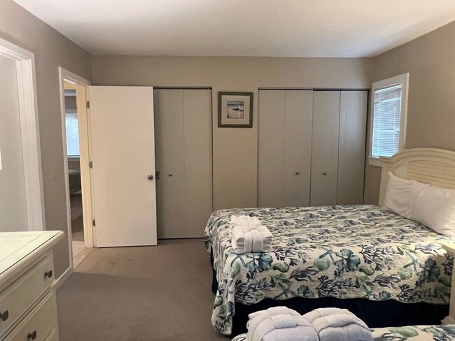 Building Photo - Unfurnished First Floor 3BR Condo in Sea P...