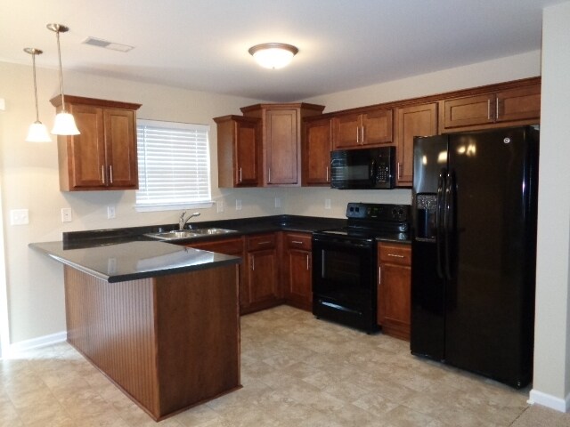 Building Photo - 484 Albion Cir