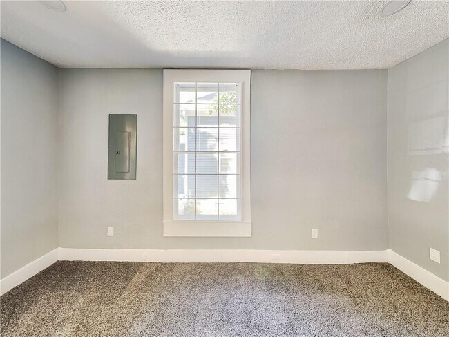 Building Photo - 735 Dill Ave SW