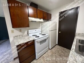 Building Photo - ONE MONTH FREE RENT! Call us today!!