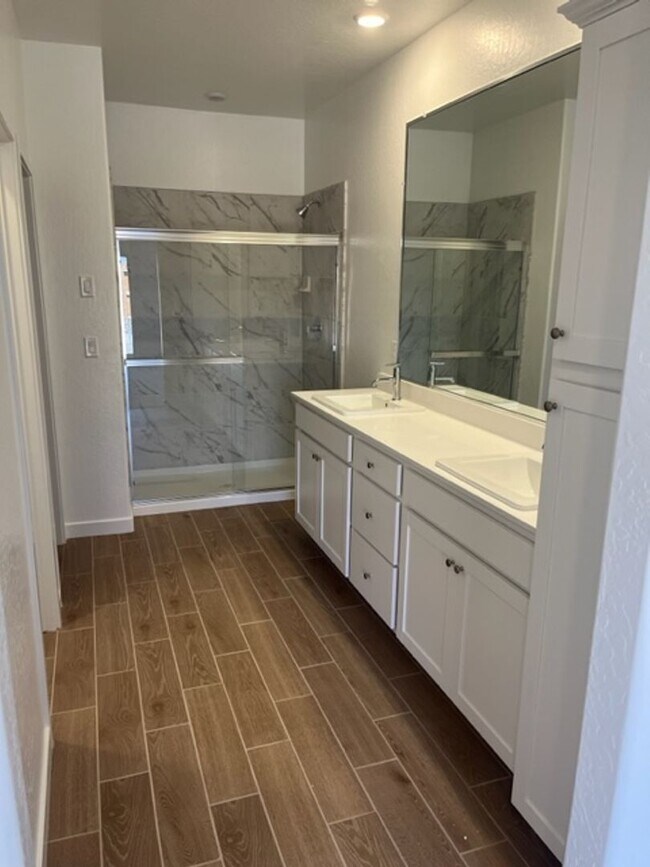 Building Photo - Coming Soon! Newer Lennar Home