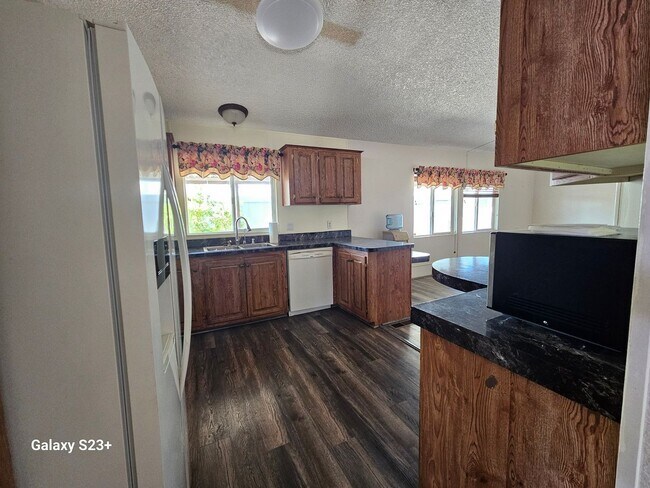 Building Photo - 15300 Palm Dr