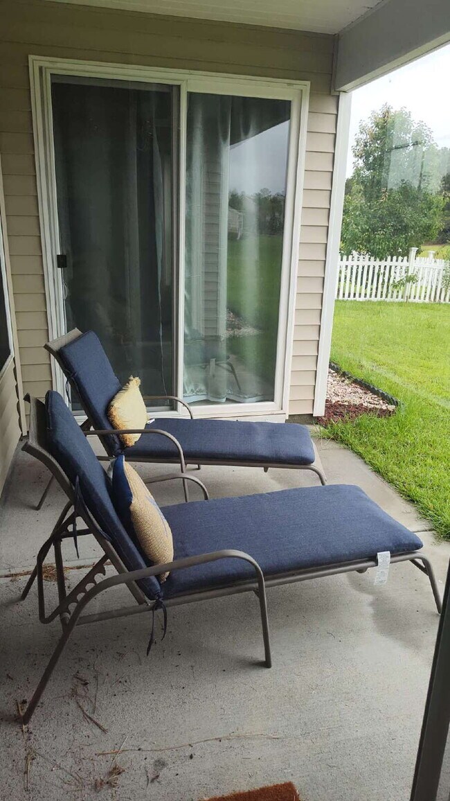 Building Photo - Spacious Home in a Gated Community!!!