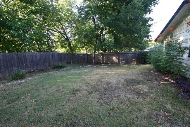 Building Photo - 6702 Isabelle Dr
