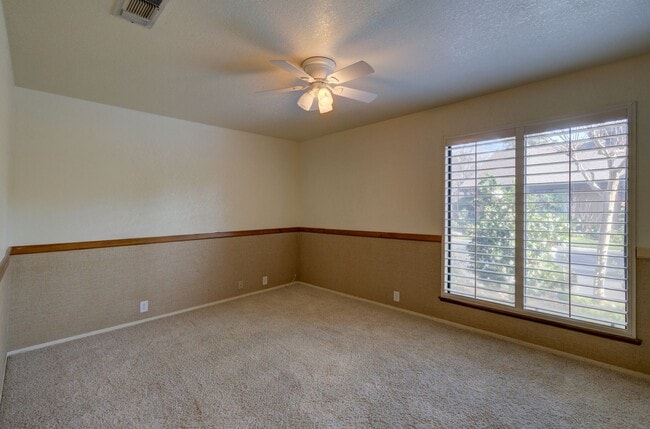 Building Photo - 6260 N Palm Ave