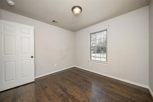 Building Photo - 10685 Royal Cavins Dr