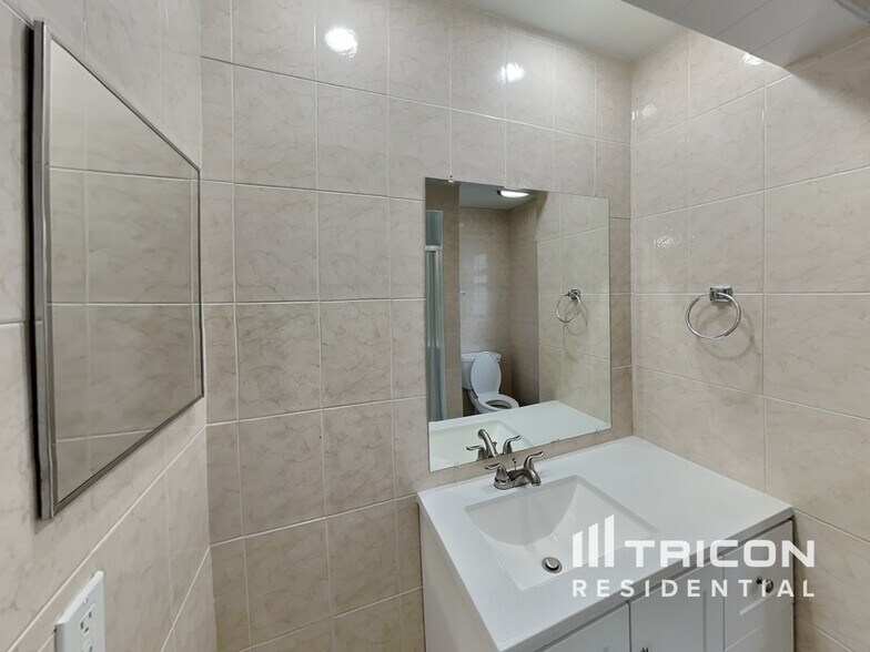 Building Photo - 2962 Woodpine Cir