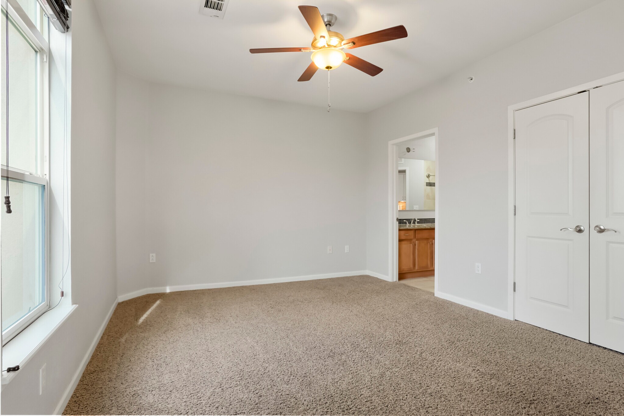 Building Photo - 10184 Park Meadows Dr