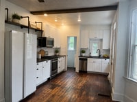 Building Photo - Beautiful 5 Bedroom 2.5 bath Single Family Home in Prime Chestnut Hill Location!
