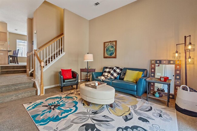 Living room with balcony - 11250 Florence St