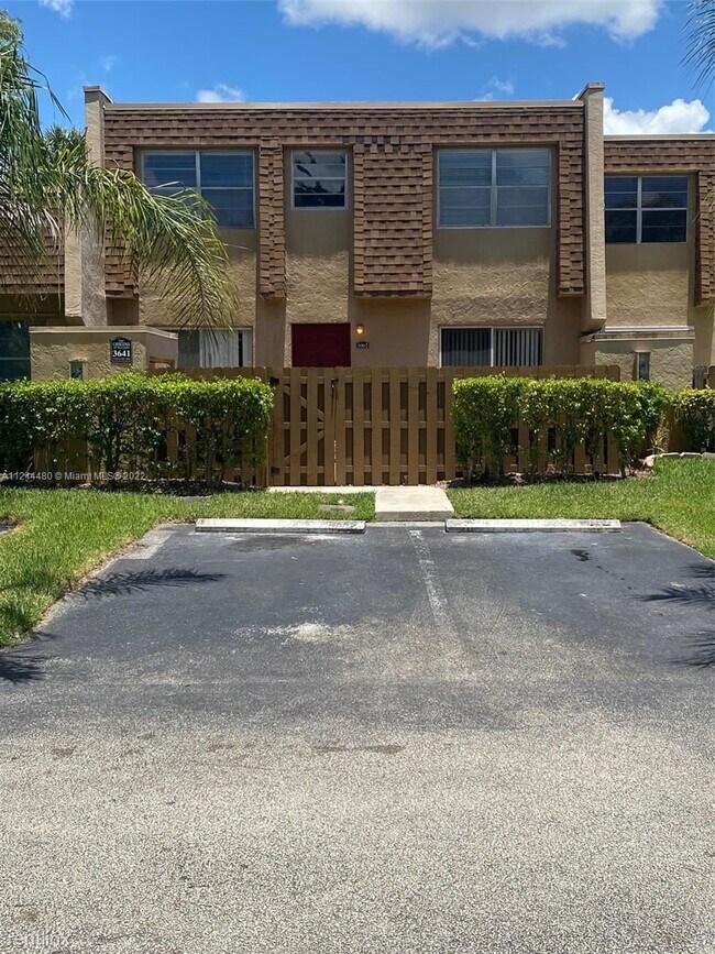 3 br, 2.5 bath Townhome 3641 NW 95th Ter 3641 NW 95th Terrace