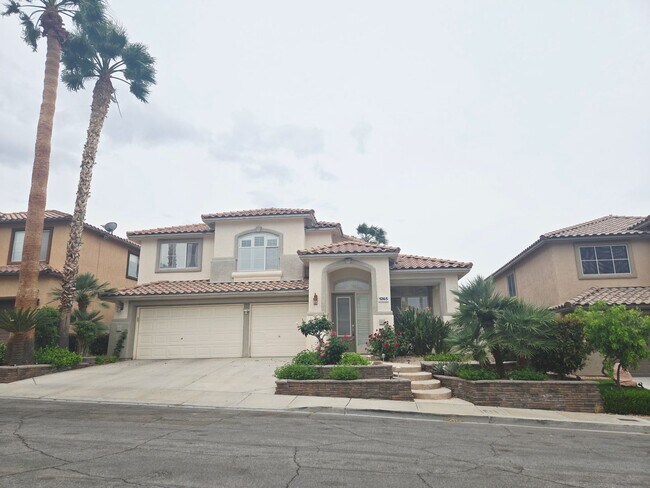 Building Photo - STUNNING 4 BEDROOM WITH MASTER ON 1ST FLOOR IN SEVEN HILLS!!!