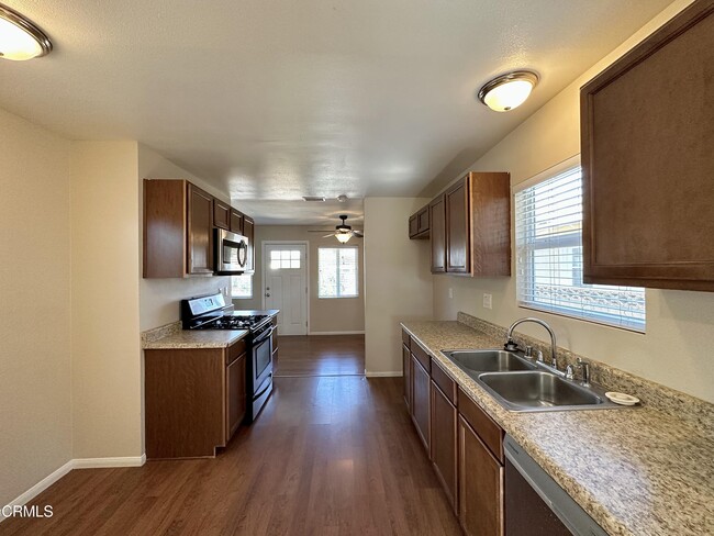 Building Photo - 36 La Verne Ave
