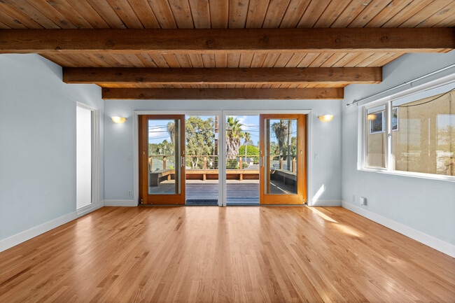 Building Photo - 425 Neptune Ave