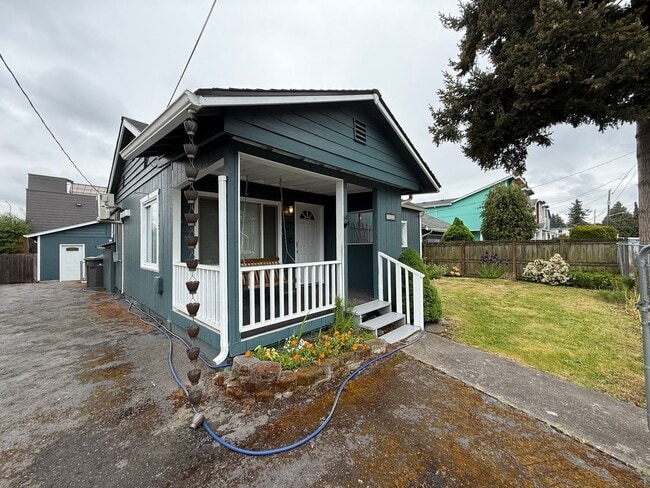 Building Photo - White Center Home