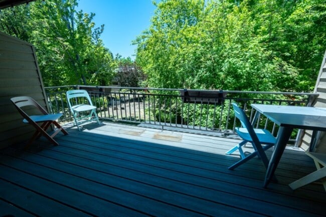 Building Photo - Sun Valley Townhome Steps from Skiing, Hiking, and Biking Trails