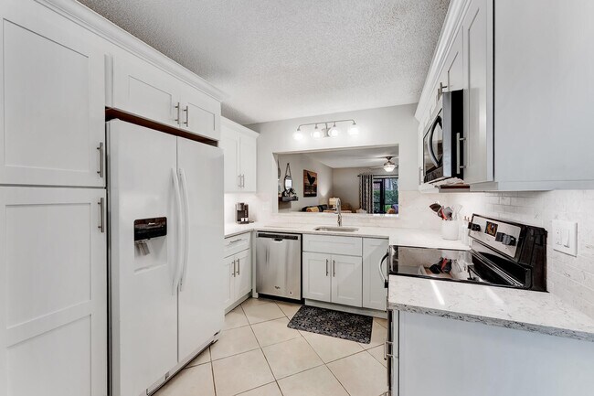 Building Photo - 30 Pelican Pointe Dr