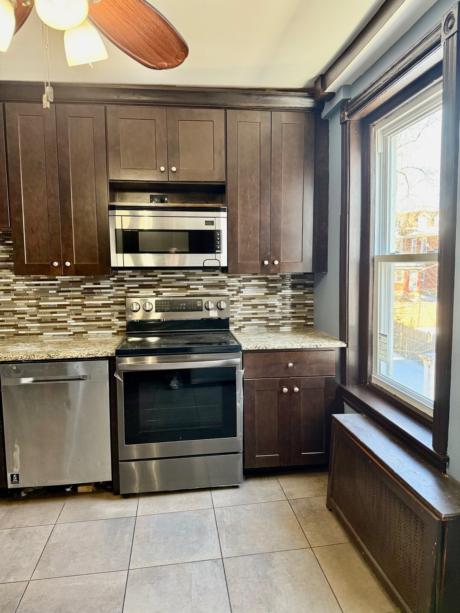 Building Photo - 1115 W Main St