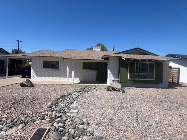 Building Photo - 8608 E Highland Ave