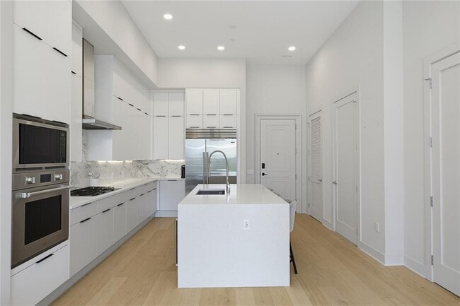 Building Photo - 40 12th St NE