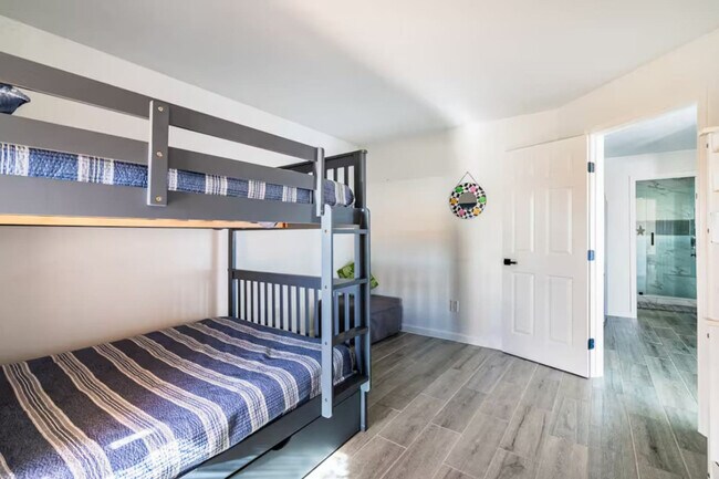 Building Photo - 920 17th St